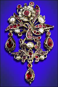 Pinchbeck brooch